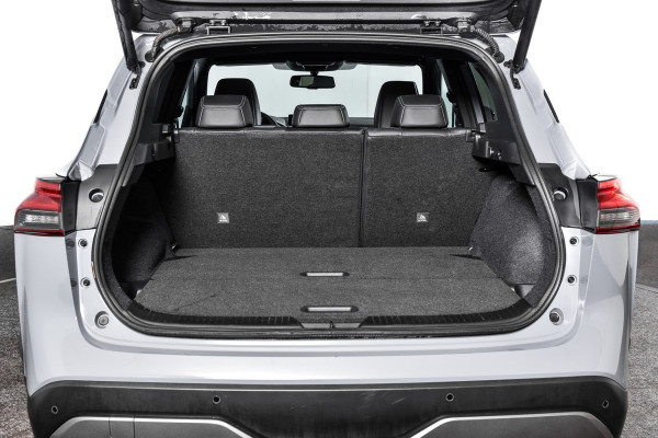 Nissan QASHQAI 1.3 MHEV Xtronic 158 PK Tekna Plus | Cold Pack | Pano | Trekhaak | Dig. Cockpit | Adapt. Cruise | Stoel-+stuurverw. | 360 Camera | Bose | NAV + App. Connect | Auto. Airco | LM 20" | Elek. Klep |