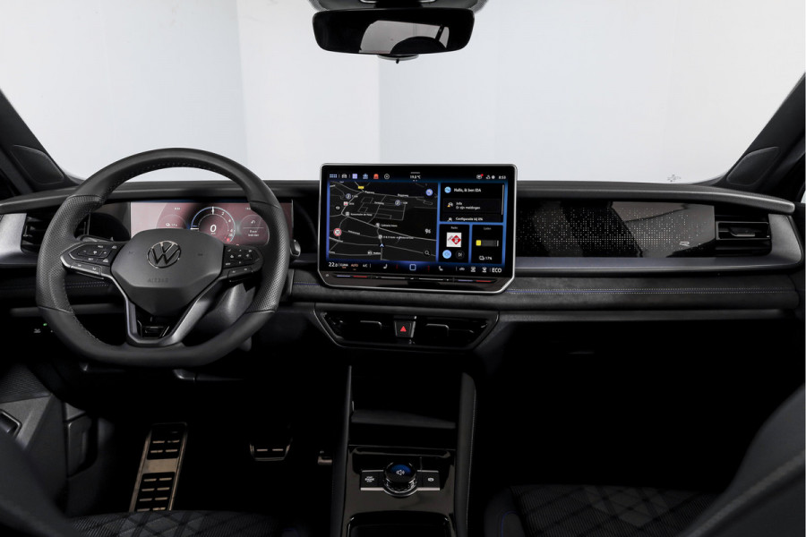 Volkswagen Tayron 1.5 eHybrid 272 PK R-Line Edition | Black Style | 15 inch Navi | Elek. Trekhaak | IQ Light | HUD | S/K-Panodak | Dig. Cockpit | Adapt. Cruise | Stoel-+Stuurverw. | 360 Camera | NAV + App. Connect | ECC | Elek. Klep | LM 20" | 9392