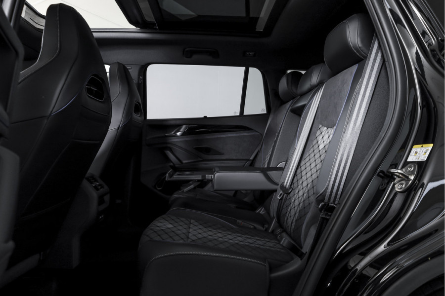 Volkswagen Tayron 1.5 eHybrid 272 PK R-Line Edition | Black Style | 15 inch Navi | Elek. Trekhaak | IQ Light | HUD | S/K-Panodak | Dig. Cockpit | Adapt. Cruise | Stoel-+Stuurverw. | 360 Camera | NAV + App. Connect | ECC | Elek. Klep | LM 20" | 9392