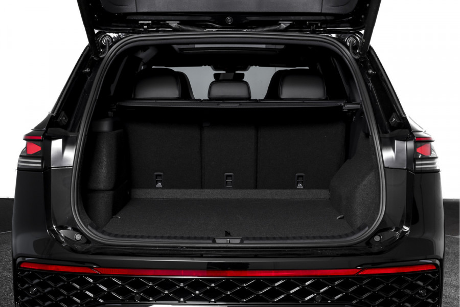 Volkswagen Tayron 1.5 eHybrid 272 PK R-Line Edition | Black Style | 15 inch Navi | Elek. Trekhaak | IQ Light | HUD | S/K-Panodak | Dig. Cockpit | Adapt. Cruise | Stoel-+Stuurverw. | 360 Camera | NAV + App. Connect | ECC | Elek. Klep | LM 20" | 9392