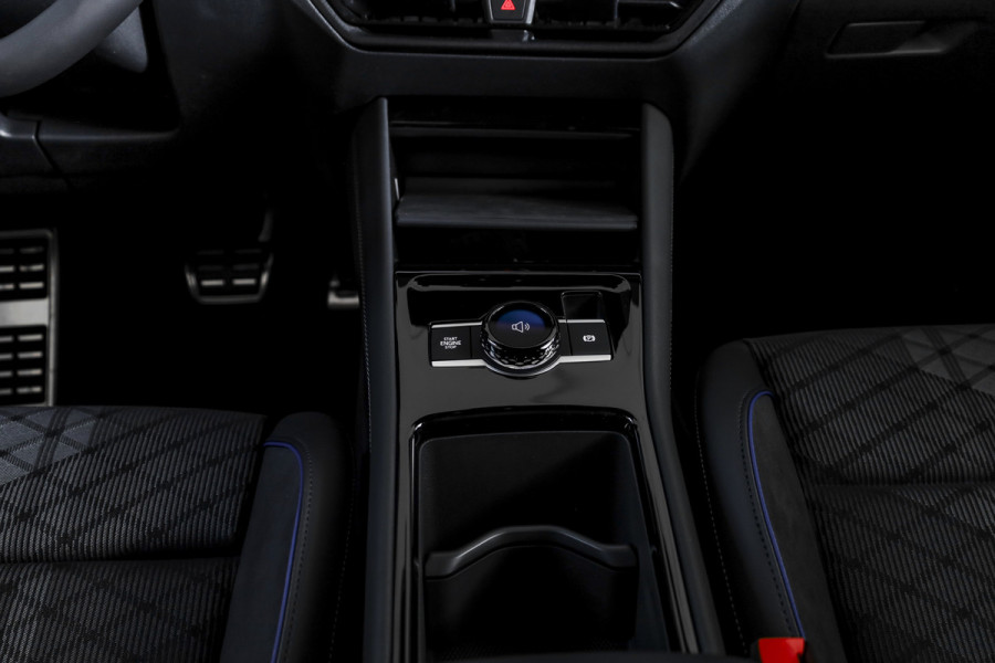 Volkswagen Tayron 1.5 eHybrid 272 PK R-Line Edition | Black Style | 15 inch Navi | Elek. Trekhaak | IQ Light | HUD | S/K-Panodak | Dig. Cockpit | Adapt. Cruise | Stoel-+Stuurverw. | 360 Camera | NAV + App. Connect | ECC | Elek. Klep | LM 20" | 9392