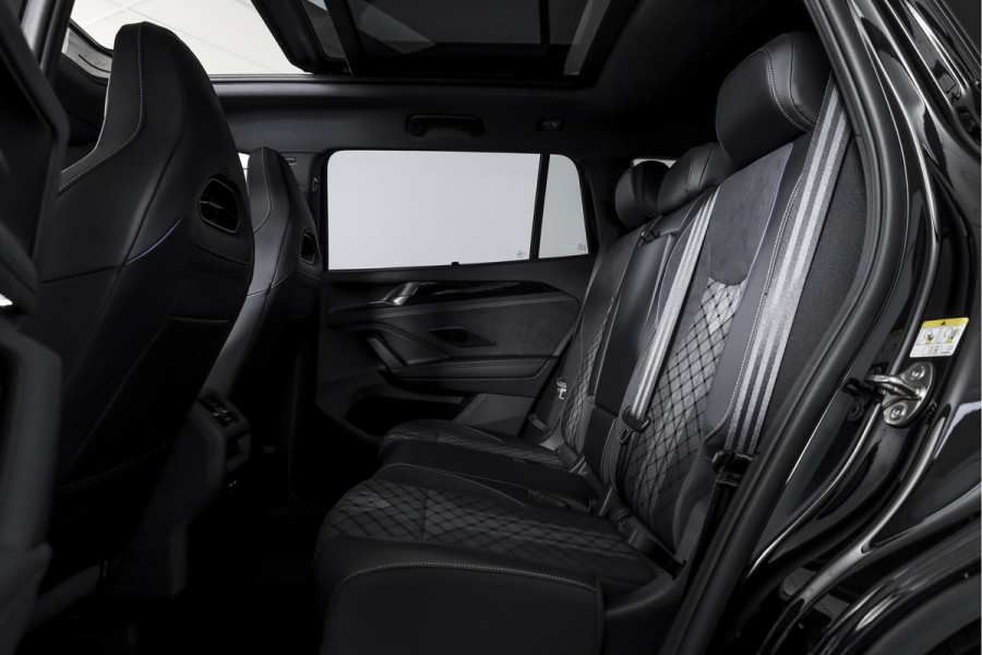 Volkswagen Tayron 1.5 eHybrid 272 PK R-Line Edition | Black Style | 15 inch Navi | Elek. Trekhaak | IQ Light | HUD | S/K-Panodak | Dig. Cockpit | Adapt. Cruise | Stoel-+Stuurverw. | 360 Camera | NAV + App. Connect | ECC | Elek. Klep | LM 20" | 9392