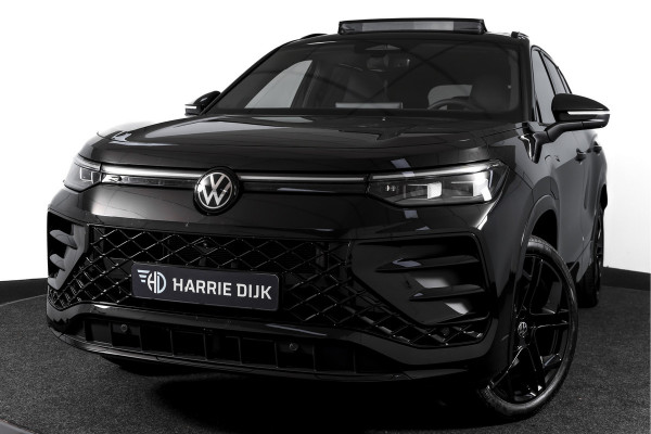 Volkswagen Tayron 1.5 eHybrid 272 PK R-Line Edition | Black Style | 15 inch Navi | Elek. Trekhaak | IQ Light | HUD | S/K-Panodak | Dig. Cockpit | Adapt. Cruise | Stoel-+Stuurverw. | 360 Camera | NAV + App. Connect | ECC | Elek. Klep | LM 20" | 9294