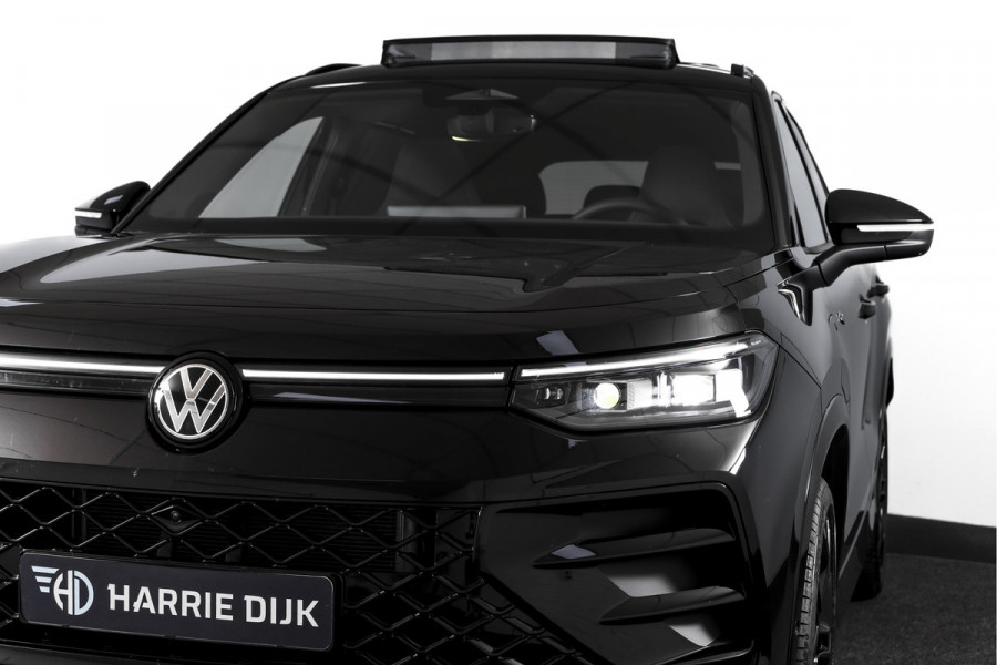 Volkswagen Tayron 1.5 eHybrid 272 PK R-Line Edition | Black Style | 15 inch Navi | Elek. Trekhaak | IQ Light | HUD | S/K-Panodak | Dig. Cockpit | Adapt. Cruise | Stoel-+Stuurverw. | 360 Camera | NAV + App. Connect | ECC | Elek. Klep | LM 20" | 9294