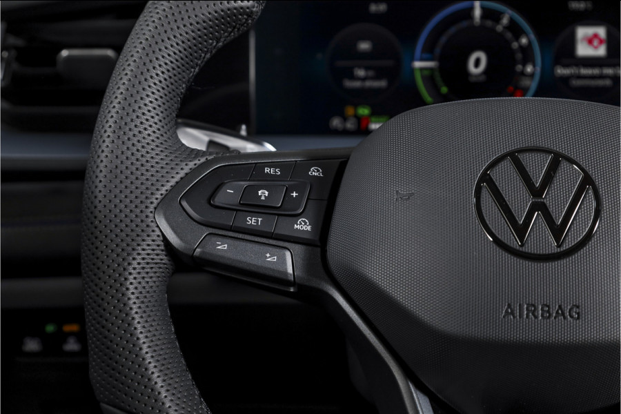 Volkswagen Tayron 1.5 eHybrid 272 PK R-Line Edition | Black Style | 15 inch Navi | Elek. Trekhaak | IQ Light | HUD | S/K-Panodak | Dig. Cockpit | Adapt. Cruise | Stoel-+Stuurverw. | 360 Camera | NAV + App. Connect | ECC | Elek. Klep | LM 20" | 9294
