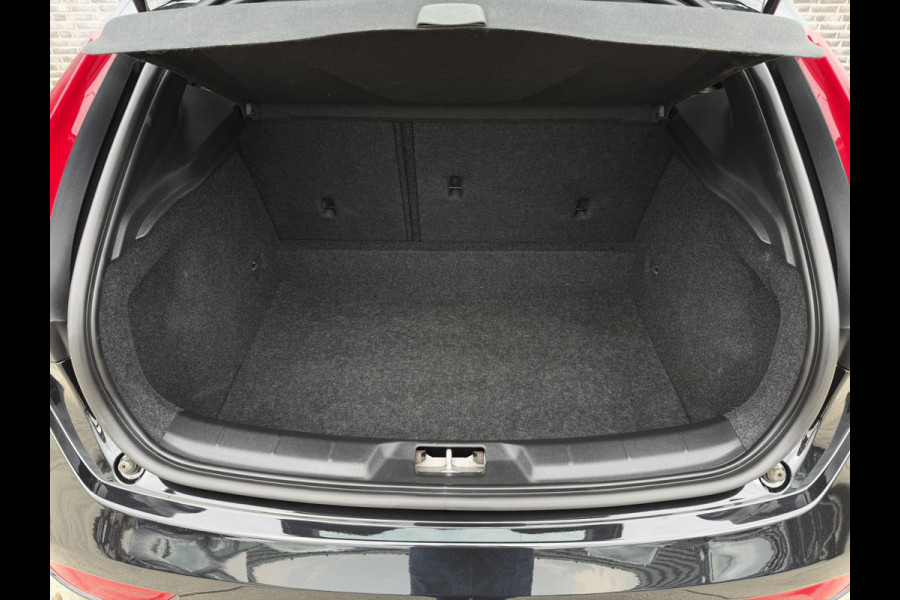 Volvo V40 1.5 T3 Dynamic Edition | Trekhaak | LED | Navi | Climate | Cruise | Stoelverwarming