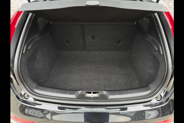 Volvo V40 1.5 T3 Dynamic Edition | Trekhaak | LED | Navi | Climate | Cruise | Stoelverwarming