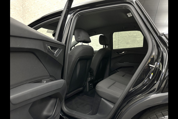 Audi Q4 e-tron 45 Quattro S-Line 77 / 82 kWh | ACC | Matrix-LED | Keyless-Entry | Standkachel | Carplay | 27150,= exc. btw | Lane Assist | 3-Zone Clima | Stoelverwarming | Getint Glas | Autom. Parkeren | Virtual Cockpit |