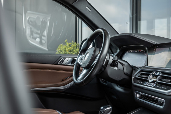 BMW X5 M50i Executive - Grijs Kenteken | M Sport | Panorama | Memory | 360 Camera