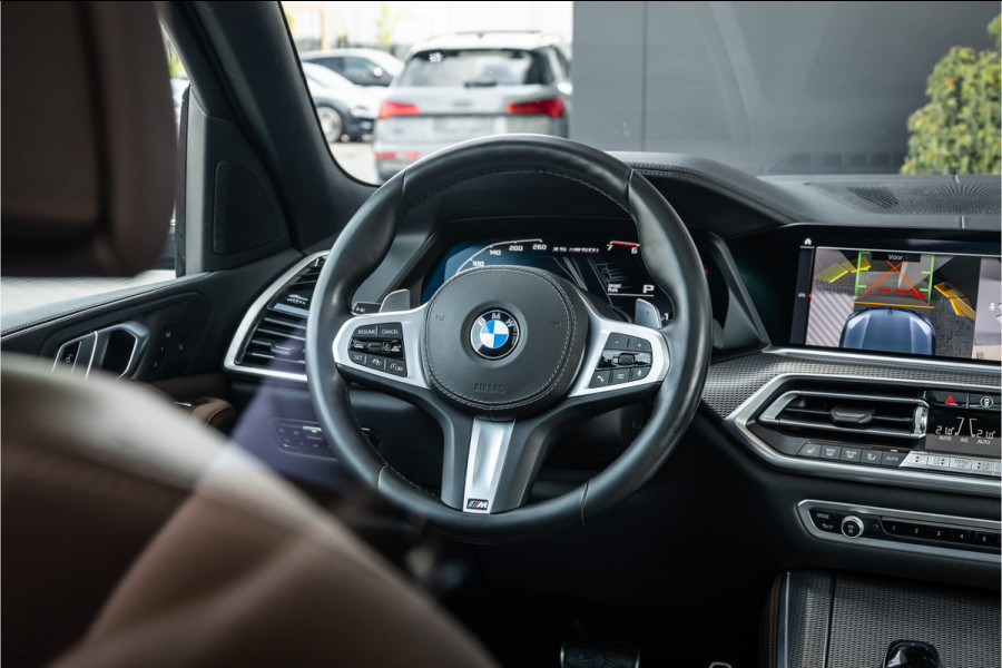 BMW X5 M50i Executive - Grijs Kenteken | M Sport | Panorama | Memory | 360 Camera