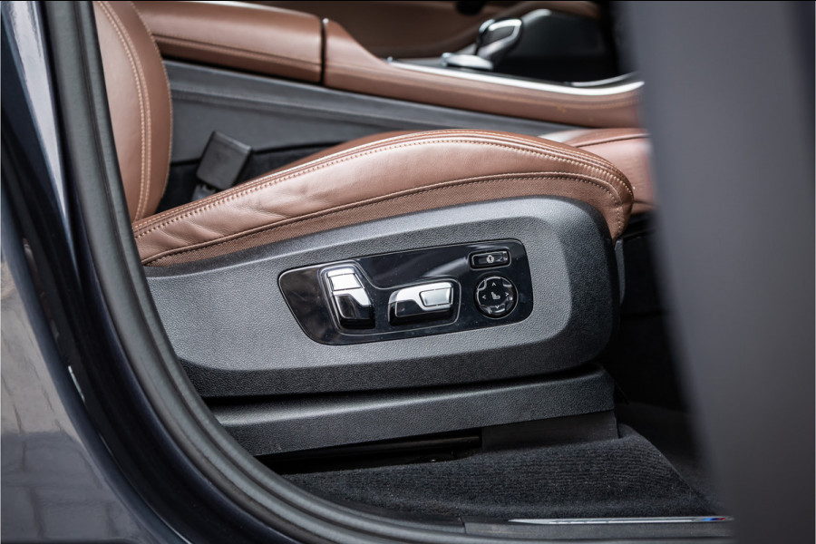 BMW X5 M50i Executive - Grijs Kenteken | M Sport | Panorama | Memory | 360 Camera
