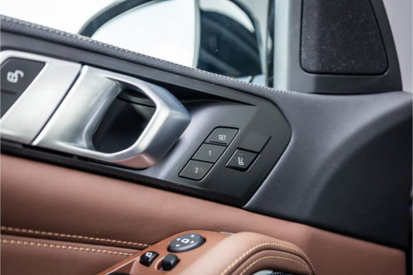BMW X5 M50i Executive - Grijs Kenteken | M Sport | Panorama | Memory | 360 Camera