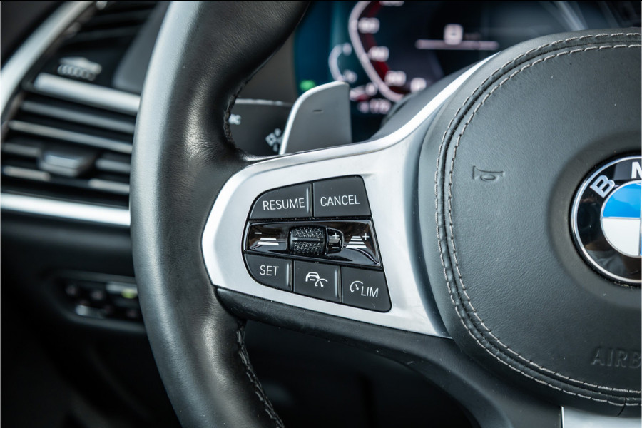 BMW X5 M50i Executive - Grijs Kenteken | M Sport | Panorama | Memory | 360 Camera