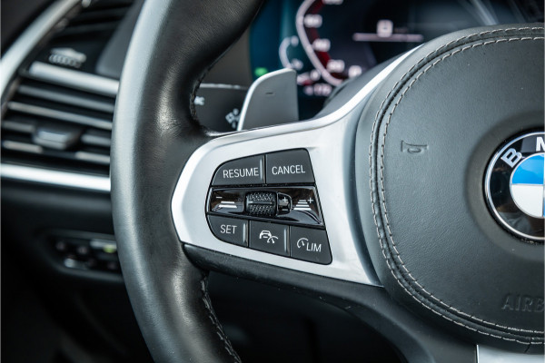 BMW X5 M50i Executive - Grijs Kenteken | M Sport | Panorama | Memory | 360 Camera
