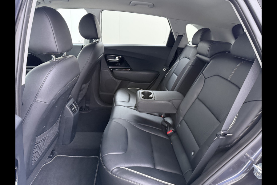 Kia e-Niro 204pk AUT. ExecutiveLine 64kWh SOH 100% Fase 3 Warmtepomp Leder Elek.Stoel+Memory JBL®-Audio Navi Ecc Camera Apple Carplay Andro Stoelverwarming+Koeling Stuurverwarming Lmv Privacy Glas DAB Vess Lane Assist Blind Spot Origineel Nederlandse Auto Dealeronderhouden