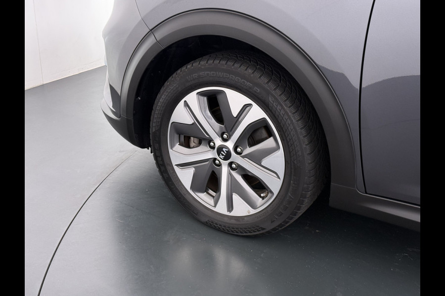 Kia e-Niro 204pk AUT. ExecutiveLine 64kWh SOH 100% Fase 3 Warmtepomp Leder Elek.Stoel+Memory JBL®-Audio Navi Ecc Camera Apple Carplay Andro Stoelverwarming+Koeling Stuurverwarming Lmv Privacy Glas DAB Vess Lane Assist Blind Spot Origineel Nederlandse Auto Dealeronderhouden