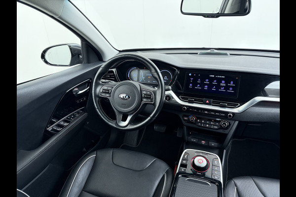 Kia e-Niro 204pk AUT. ExecutiveLine 64kWh SOH 100% Fase 3 Warmtepomp Leder Elek.Stoel+Memory JBL®-Audio Navi Ecc Camera Apple Carplay Andro Stoelverwarming+Koeling Stuurverwarming Lmv Privacy Glas DAB Vess Lane Assist Blind Spot Origineel Nederlandse Auto Dealeronderhouden