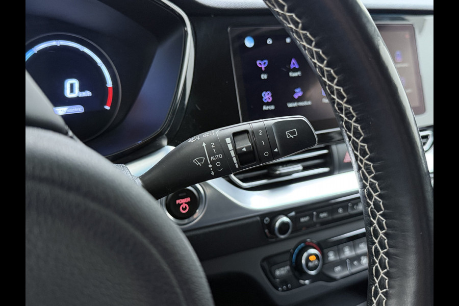 Kia e-Niro 204pk AUT. ExecutiveLine 64kWh SOH 100% Fase 3 Warmtepomp Leder Elek.Stoel+Memory JBL®-Audio Navi Ecc Camera Apple Carplay Andro Stoelverwarming+Koeling Stuurverwarming Lmv Privacy Glas DAB Vess Lane Assist Blind Spot Origineel Nederlandse Auto Dealeronderhouden