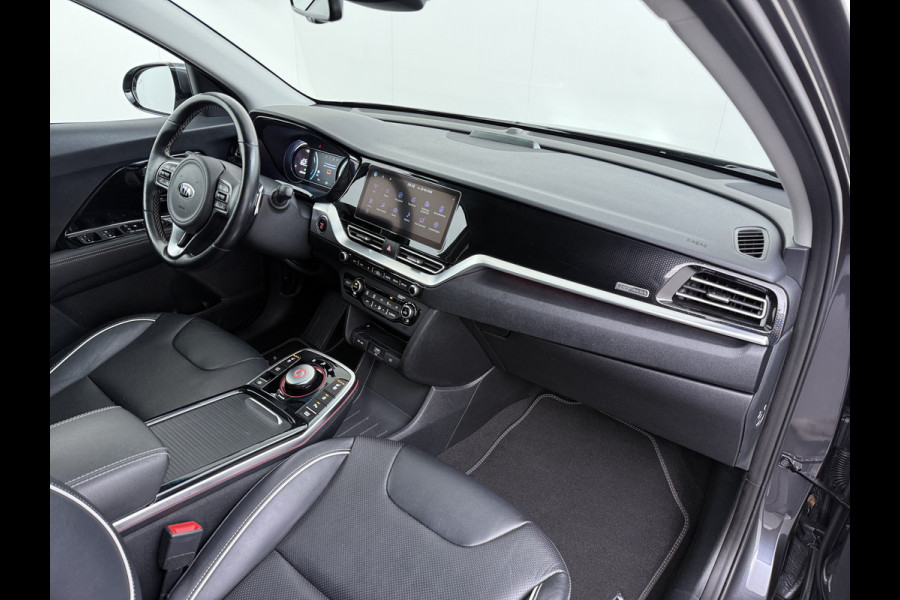 Kia e-Niro 204pk AUT. ExecutiveLine 64kWh SOH 100% Fase 3 Warmtepomp Leder Elek.Stoel+Memory JBL®-Audio Navi Ecc Camera Apple Carplay Andro Stoelverwarming+Koeling Stuurverwarming Lmv Privacy Glas DAB Vess Lane Assist Blind Spot Origineel Nederlandse Auto Dealeronderhouden