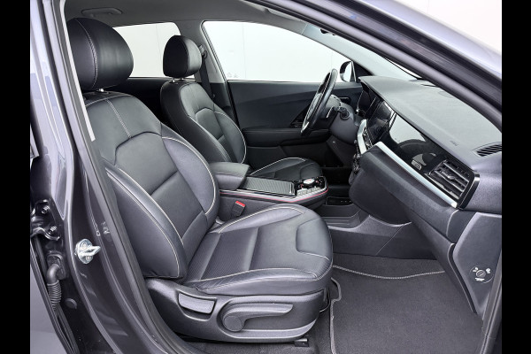 Kia e-Niro 204pk AUT. ExecutiveLine 64kWh SOH 100% Fase 3 Warmtepomp Leder Elek.Stoel+Memory JBL®-Audio Navi Ecc Camera Apple Carplay Andro Stoelverwarming+Koeling Stuurverwarming Lmv Privacy Glas DAB Vess Lane Assist Blind Spot Origineel Nederlandse Auto Dealeronderhouden