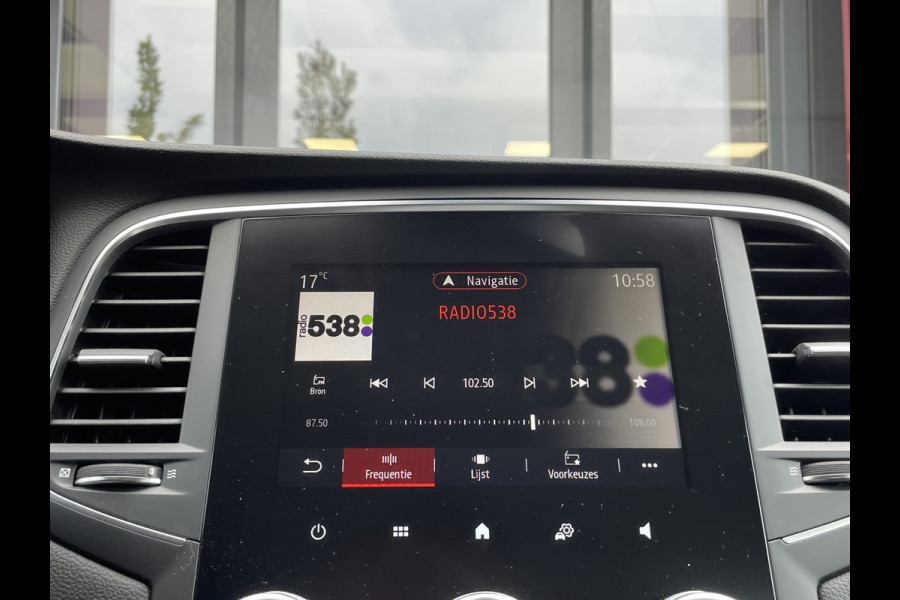 Renault Mégane Estate 1.6 E-Tech Plug-In Hybrid 160 Business Zen | Carplay/Android | PDC voor en achter | Climate | Cruise control | Lane assis Let op, rijdende auto, niet altijd aanwezig. Bel voor een afspraak!