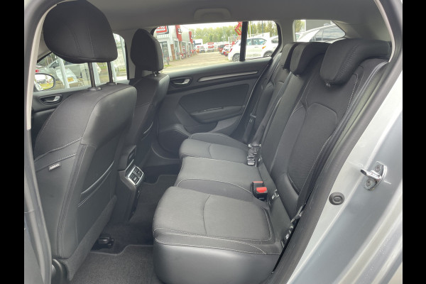 Renault Mégane Estate 1.6 E-Tech Plug-In Hybrid 160 Business Zen | Carplay/Android | PDC voor en achter | Climate | Cruise control | Lane assis Let op, rijdende auto, niet altijd aanwezig. Bel voor een afspraak!