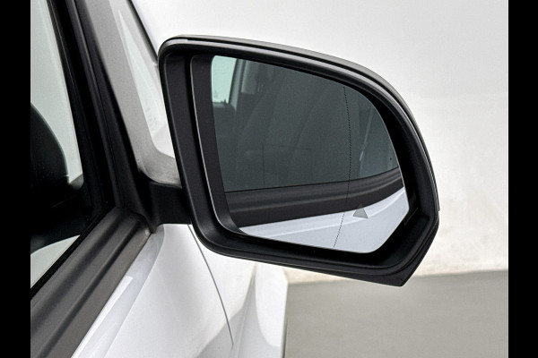 Mercedes-Benz Vito 116 CDI L2 Pro Trekhaak 2500kg Parkeerpakket Betimmering Navigatie Carplay
