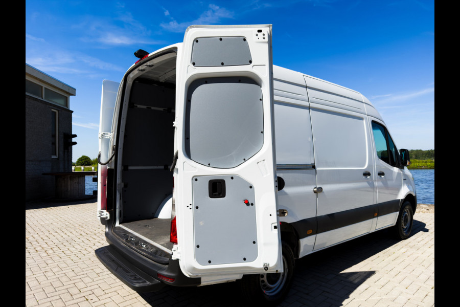 Mercedes-Benz eSprinter 314 L2 Pro 56kWh | 270° openslaande achterdeuren | Achteruitrijcamera | Snel laden |