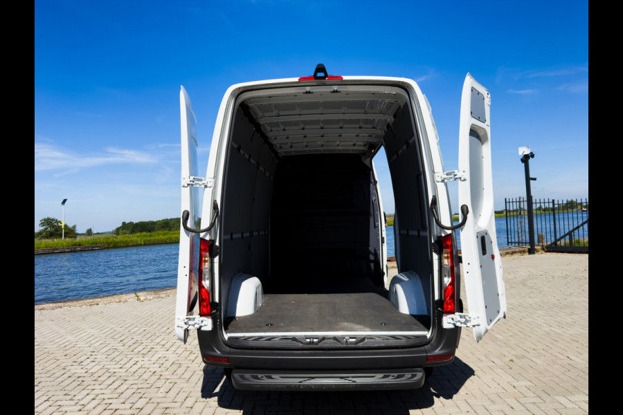 Mercedes-Benz eSprinter 314 L2 Pro 56kWh | 270° openslaande achterdeuren | Achteruitrijcamera | Snel laden |