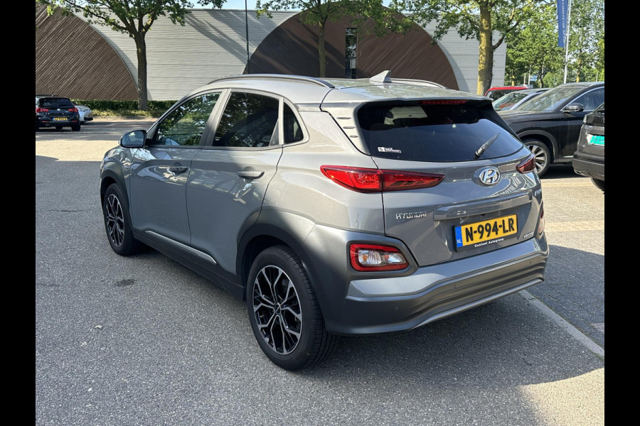 Hyundai Kona EV Premium 64 kWh SOH 97% | 12 MND BOVAG GARANTIE | STOEL/STUURVERWARMING | ELEK. STOELEN | DODEHOEK | KEYLESS | ACHTERUITRIJ CAMERA | HEAD UP | ADAP. CRUISE |
