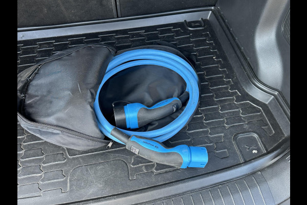 Hyundai Kona EV Premium 64 kWh SOH 97% | 12 MND BOVAG GARANTIE | STOEL/STUURVERWARMING | ELEK. STOELEN | DODEHOEK | KEYLESS | ACHTERUITRIJ CAMERA | HEAD UP | ADAP. CRUISE |