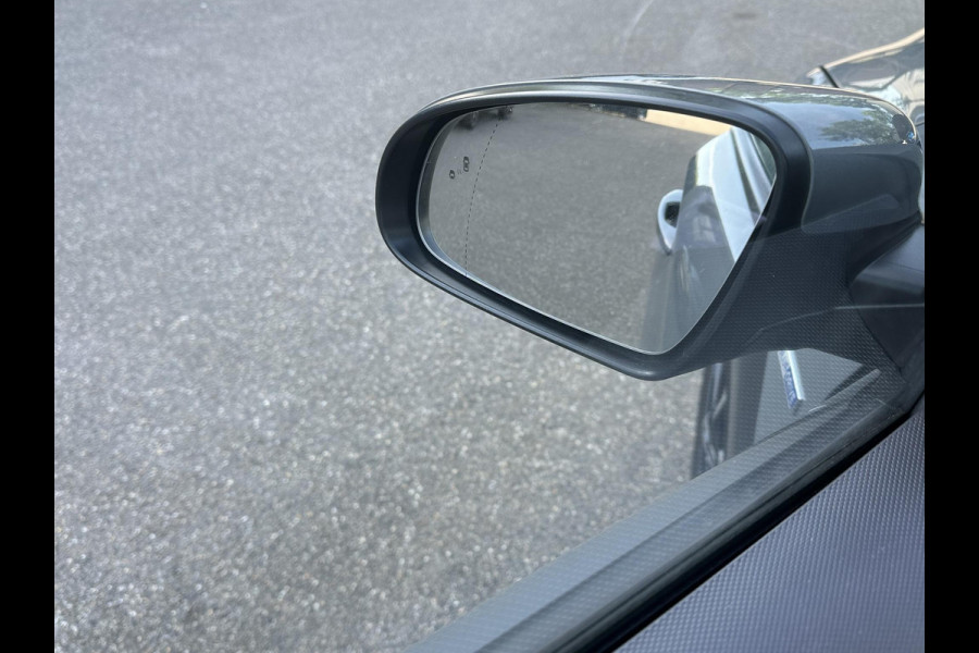 Hyundai Kona EV Premium 64 kWh SOH 97% | 12 MND BOVAG GARANTIE | STOEL/STUURVERWARMING | ELEK. STOELEN | DODEHOEK | KEYLESS | ACHTERUITRIJ CAMERA | HEAD UP | ADAP. CRUISE |