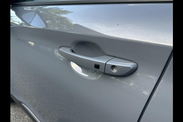 Hyundai Kona EV Premium 64 kWh SOH 97% | 12 MND BOVAG GARANTIE | STOEL/STUURVERWARMING | ELEK. STOELEN | DODEHOEK | KEYLESS | ACHTERUITRIJ CAMERA | HEAD UP | ADAP. CRUISE |