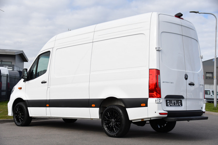 Mercedes-Benz Sprinter 317 1.9 CDI L2 Pro AMG Edition FACE LIFT! Camera, Cruise, Carplay, LED, Stoelverwarming, 170pk, Automaat, Multimedia, Uniek!