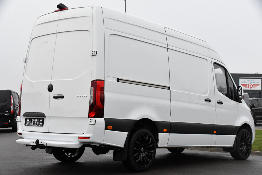 Mercedes-Benz Sprinter 317 1.9 CDI L2H2 RWD PB Edition Camera, Cruise, Carplay, 3500kg Trekhaak, 170PK, Automaat, LED,  Multimedia, UNIEK!