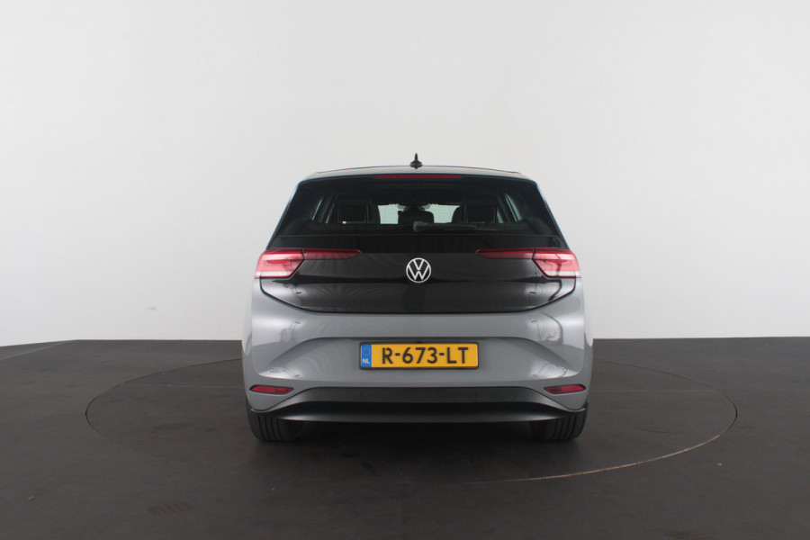 Volkswagen ID.3 First 58 kWh > SOH 91%/Trekhaak/Moonstone Grey/19 inch
