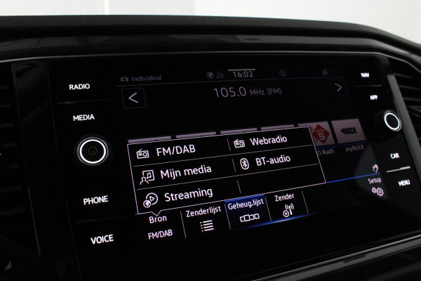 Volkswagen T-Roc 1.5 TSI Sport > Camera/Trekhaak/Winterpakket