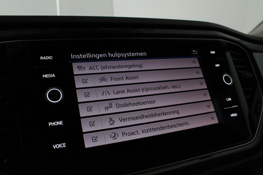Volkswagen T-Roc 1.5 TSI Sport > Camera/Trekhaak/Winterpakket