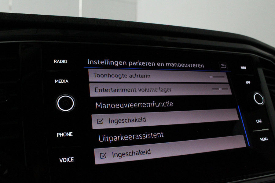 Volkswagen T-Roc 1.5 TSI Sport > Camera/Trekhaak/Winterpakket