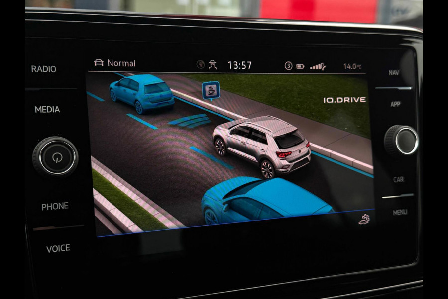 Volkswagen T-Roc 1.5 TSI 3 x R-Line | LED | Stoelverwarming | Carplay | Adaptive Cruise | Dode hoek detectie | Black Pakket |