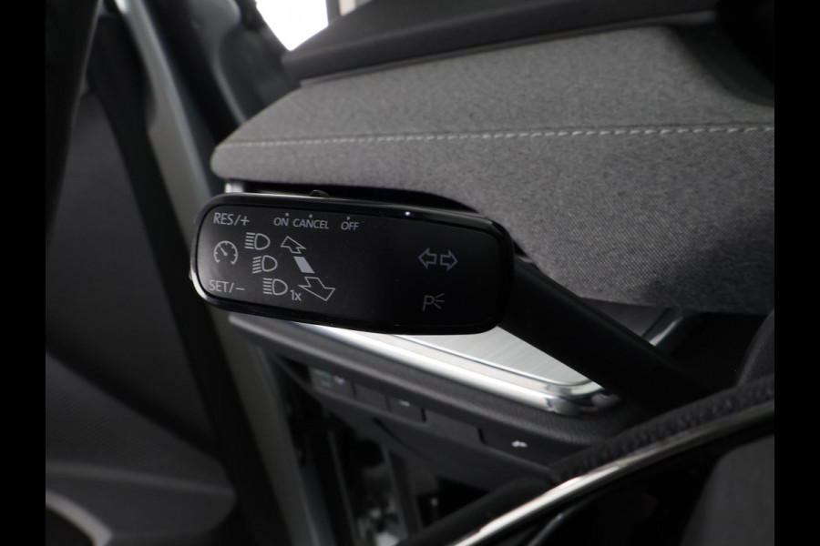 Škoda Enyaq iV 60 BLACKSTYLE SOH ACCU 91 %!! GARANTIE 8-2031* . PARKEERSENSOREN ACHTER . APPLE CARPLAY & ANDRIOD AUTO . CRUISE CONTROL .