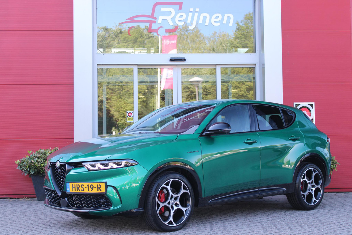 Alfa Romeo Tonale 1.5T Hybrid 160PK VELOCE | PREMIUM PACK: LEDEREN BEKLEDING/GEVENTILEERDE VOORSTOELEN/4-VOUDIG ELEKTRISCH VERSTELBARE LENDESTEUN VOORSTOELEN/ELEKTRISCH BEDIENBARE /HOOGGLANS ZWARTE RAAMOMLIJSTING/AMBIENT LIGHTING | TECHNOLOGY PACK: PARKEERWAARSCHUWING VOOR EN ACHTER/360° CAMERA/AUTOMATISCH INPARKEREN/ AUTONOMOUS DRIVING LEVEL 2: ADAPTIVE CRUISE CONTROL/LANE CENTERING ASSIST/TRAFFIC JAM ASSIST DODEHOEK DETECTIE AUTOMATISCH DIMMENDE BUITENSPIEGELS ELEKTRISCH BEDIENBARE ACHTERKLEP | WINTERPACK: STOELVERWARMING VOOR/STUURVERWARMING/VERWARMBARE RUITENSPROEIERS | 19" LICHTMET