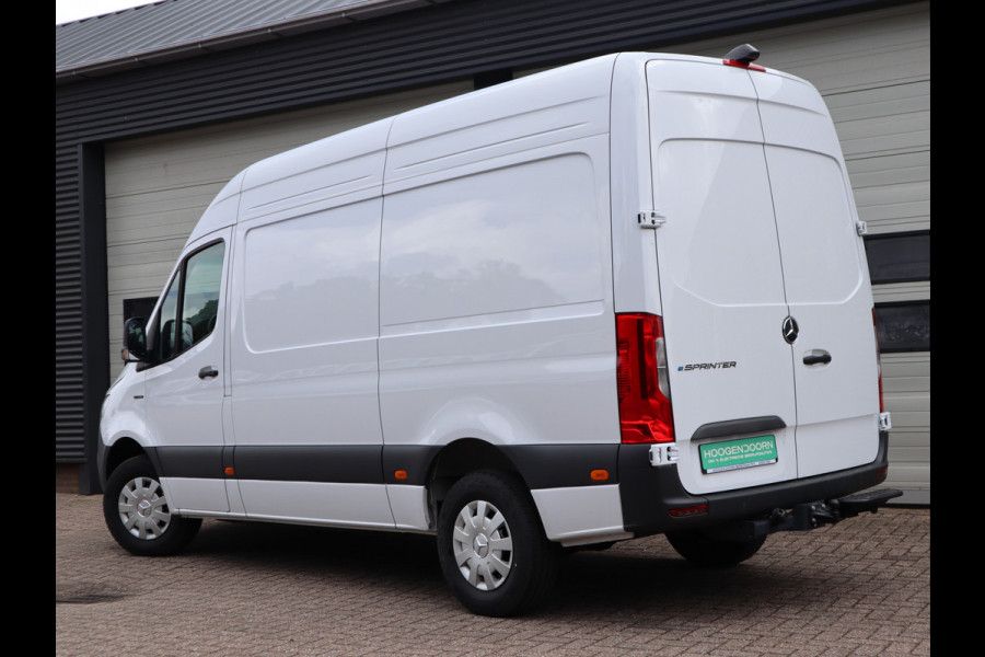 Mercedes-Benz eSprinter 320 81kWh L2H2 - Trekhaak - Cruise - MBUX - 2025