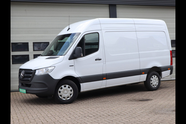 Mercedes-Benz eSprinter 320 81kWh L2H2 - Trekhaak - Cruise - MBUX - 2025