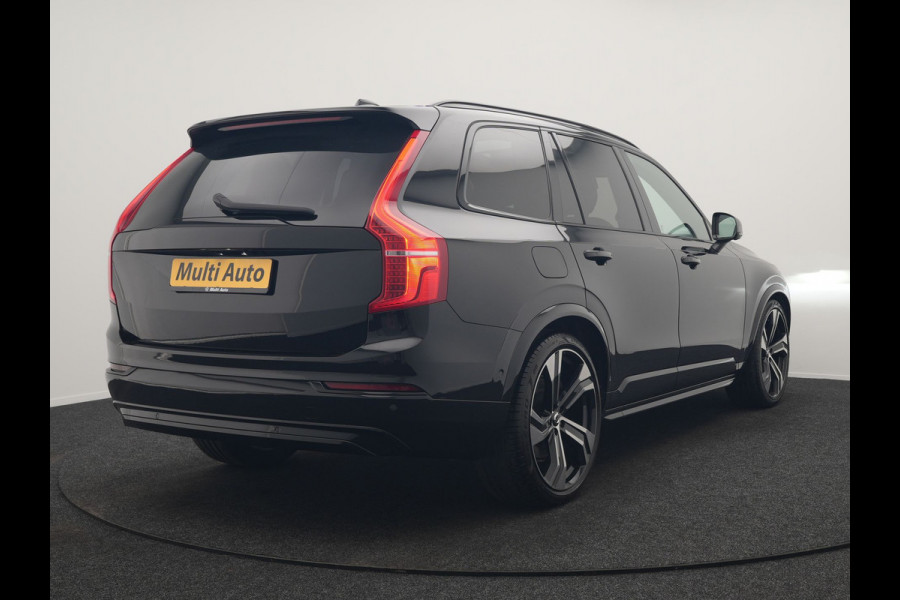 Volvo XC90 T8 Recharge AWD Ultimate Dark LONG RANGE 7 Persoons PHEV 455pk Dealer O.H. | Trekhaak Af Fabriek | Luchtvering | Panodak | Adaptive Cruise | Head Up | 360 Camera | Lederen Sportstoelen Massage & Ventilatie & Memory | Harman / Kardon | Keyless | Blis | Stoelen & Stuur Verwarmd | Plug In Hybrid |