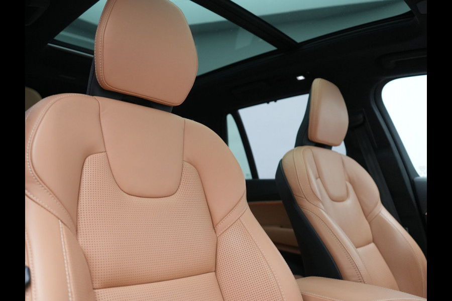 Volvo XC90 T8 Recharge AWD Ultimate Dark LONG RANGE 7 Persoons PHEV 455pk Dealer O.H. | Trekhaak Af Fabriek | Luchtvering | Panodak | Adaptive Cruise | Head Up | 360 Camera | Lederen Sportstoelen Massage & Ventilatie & Memory | Harman / Kardon | Keyless | Blis | Stoelen & Stuur Verwarmd | Plug In Hybrid |