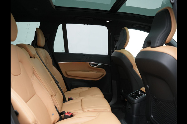 Volvo XC90 T8 Recharge AWD Ultimate Dark LONG RANGE 7 Persoons PHEV 455pk Dealer O.H. | Trekhaak Af Fabriek | Luchtvering | Panodak | Adaptive Cruise | Head Up | 360 Camera | Lederen Sportstoelen Massage & Ventilatie & Memory | Harman / Kardon | Keyless | Blis | Stoelen & Stuur Verwarmd | Plug In Hybrid |