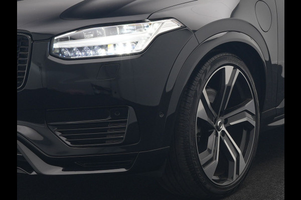 Volvo XC90 T8 Recharge AWD Ultimate Dark LONG RANGE 7 Persoons PHEV 455pk Dealer O.H. | Trekhaak Af Fabriek | Luchtvering | Panodak | Adaptive Cruise | Head Up | 360 Camera | Lederen Sportstoelen Massage & Ventilatie & Memory | Harman / Kardon | Keyless | Blis | Stoelen & Stuur Verwarmd | Plug In Hybrid |