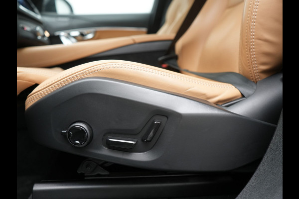 Volvo XC90 T8 Recharge AWD Ultimate Dark LONG RANGE 7 Persoons PHEV 455pk Dealer O.H. | Trekhaak Af Fabriek | Luchtvering | Panodak | Adaptive Cruise | Head Up | 360 Camera | Lederen Sportstoelen Massage & Ventilatie & Memory | Harman / Kardon | Keyless | Blis | Stoelen & Stuur Verwarmd | Plug In Hybrid |