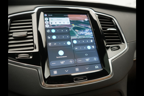 Volvo XC90 T8 Recharge AWD Ultimate Dark LONG RANGE 7 Persoons PHEV 455pk Dealer O.H. | Trekhaak Af Fabriek | Luchtvering | Panodak | Adaptive Cruise | Head Up | 360 Camera | Lederen Sportstoelen Massage & Ventilatie & Memory | Harman / Kardon | Keyless | Blis | Stoelen & Stuur Verwarmd | Plug In Hybrid |
